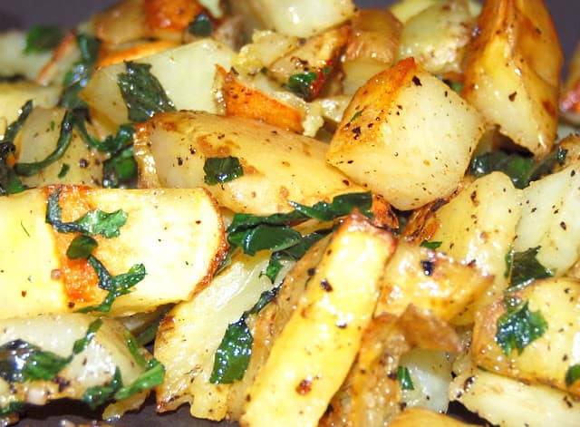 Minty roasted potatoes with fresh mint