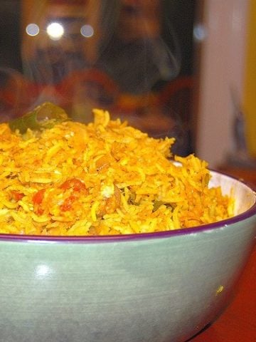 Steaming cabbage rice in green bowl.