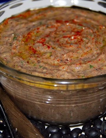Black Bean Hummus with Olives
