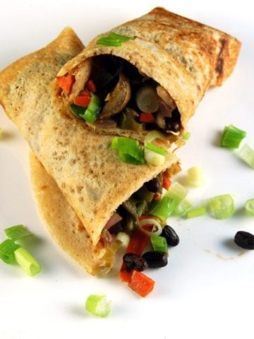 Dosa Spring Roll, a crispy dosa encasing a Chinese filling. Fusion food at its classic best. https://holycowvegan.net/2014/08/dosa-spring-roll.html