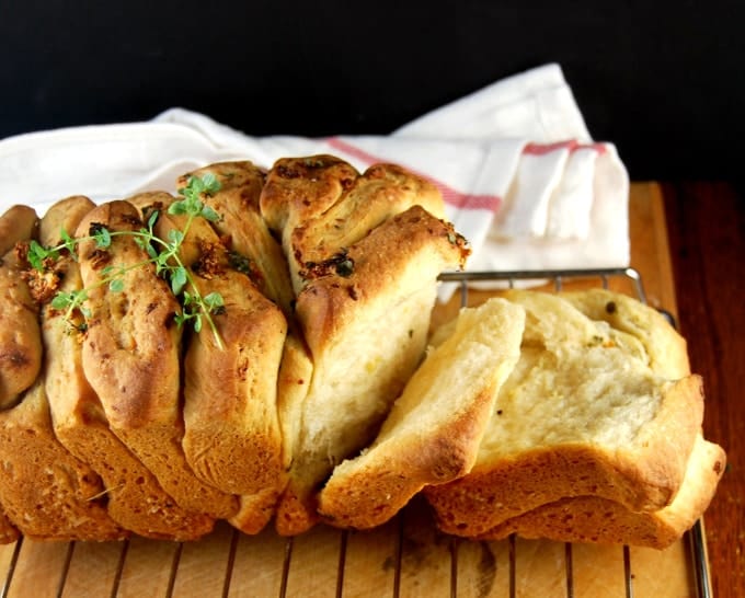 Vegan Garlic Herb Bread (Pull Apart Loaf)
