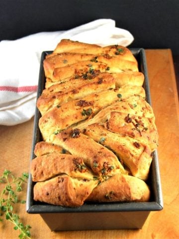 Vegan Garlic Herb Bread (Pull Apart Loaf)