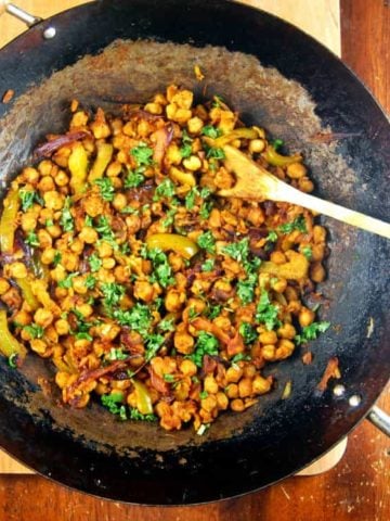 Spicy Sour Smashed Chickpeas