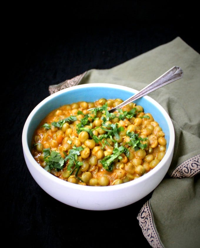 Spicy Dry Green Peas Vatana Curry - HolyCowVegan.net