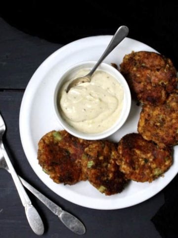 Vegan Maryland Crabcakes. A delicious, healthy treat that's crispy on the outside and tender and flaky on the inside, just as crab cakes should be, but without the crabs. #vegan #glutenfree #nutfree #crabcakes HolyCowVegan.net