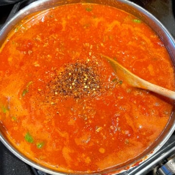 Red pepper flakes added to marinara.