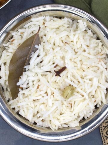 Photo of jeera rice in bowl.