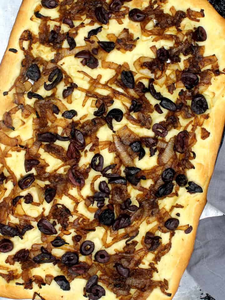 Vegan caramelized tart with onions and mushrooms.