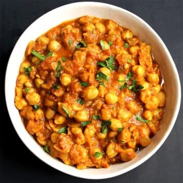 Top down view of chana masala.