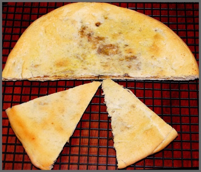 Photo of a sliced vegan Berber Pizza