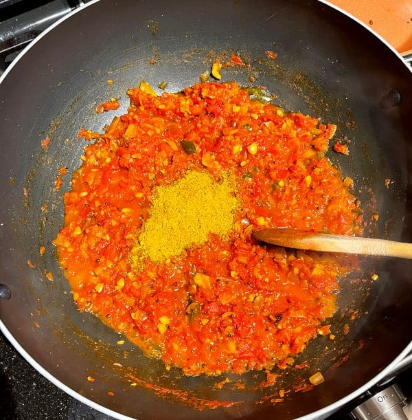 tomato chutney in saucepan with curry powder added