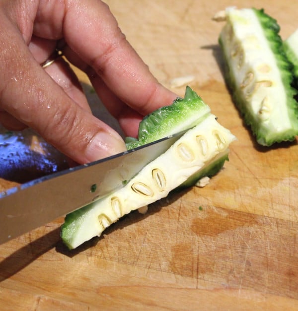 Photo showing how to cut karela for pitlai