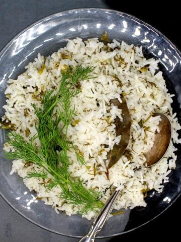 Dill rice in glass bowl.