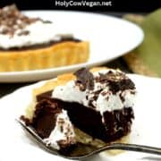 Slice of vegan chocolate pie with text that says "easy vegan chocolate pie".