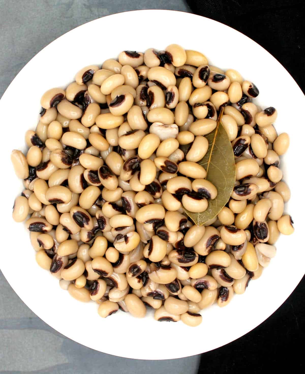 Cooked black-eyed peas in white bowl.