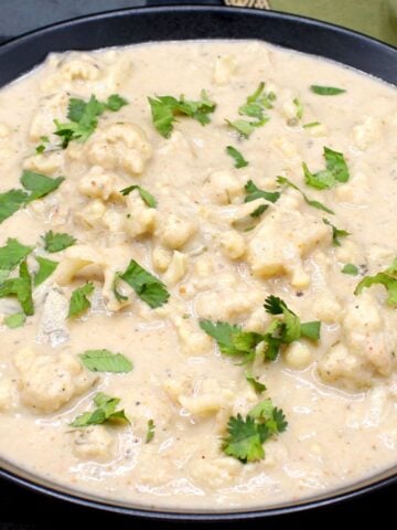 Creamy cauliflower curry in bowl.