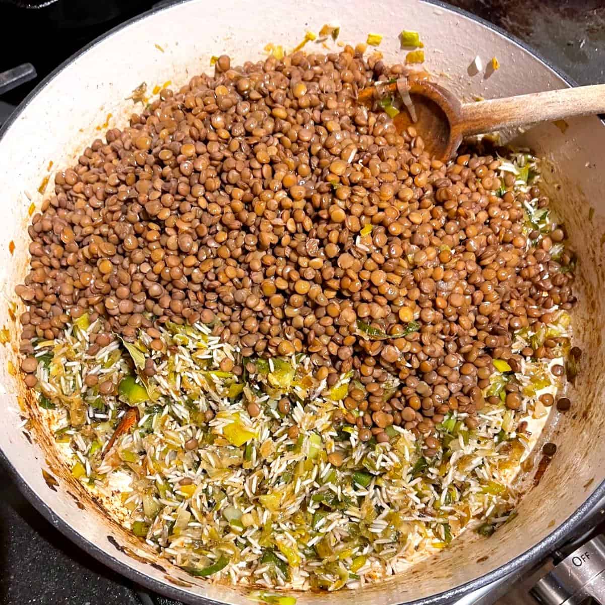 Lentils added to saucepan with leeks.