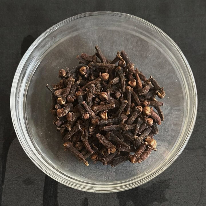 Bowl of cloves or laung.