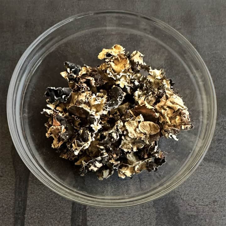 Bowl of dagad phool or stoneflower.