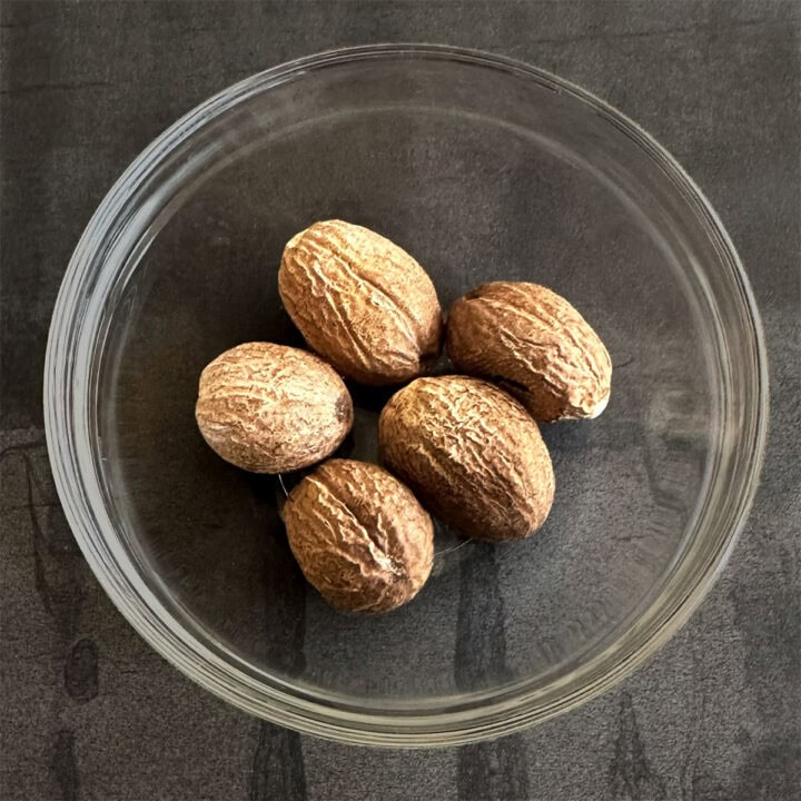 Bowl of nutmeg or jaiphal