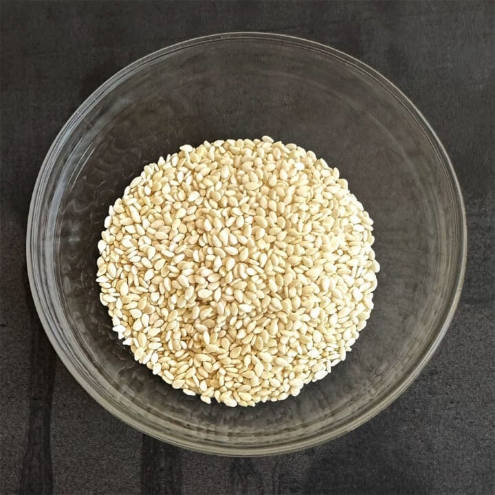 Bowl of sesame seeds or til.