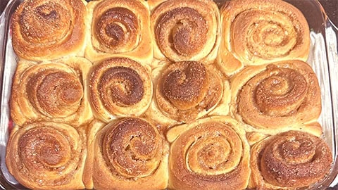 Sourdough cinnamon rolls after baking.