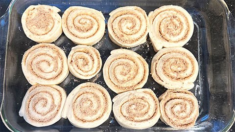 Cinnamon rolls in baking dish before proofing.