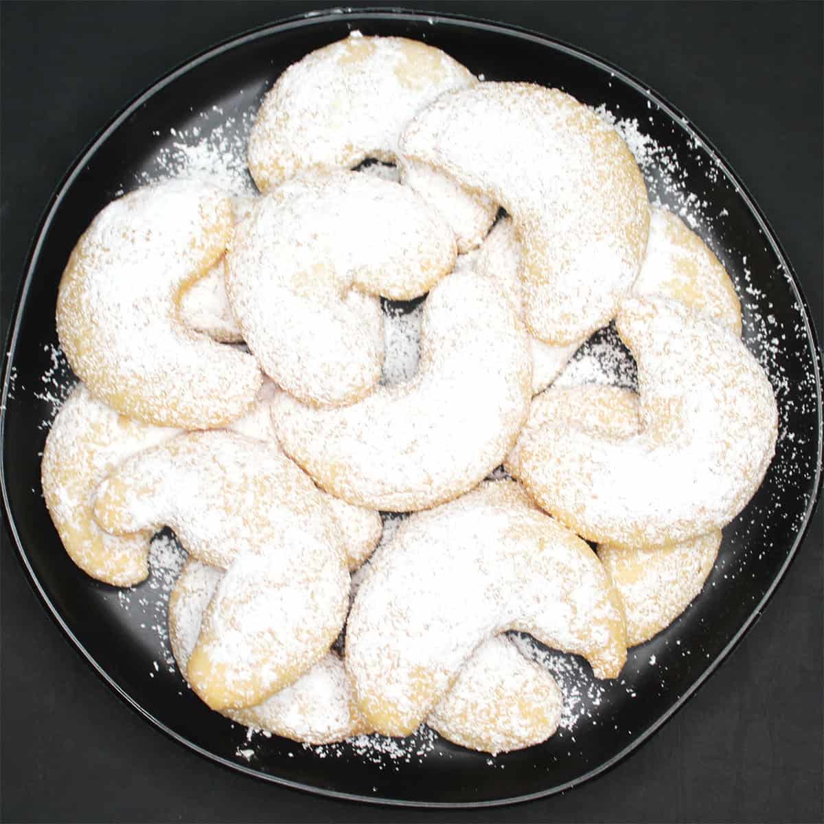 Vegan Vanillekipferl (Viennese Crescent Cookies)