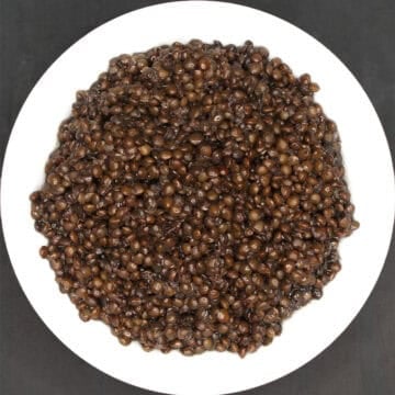 Cooked beluga lentils in bowl.