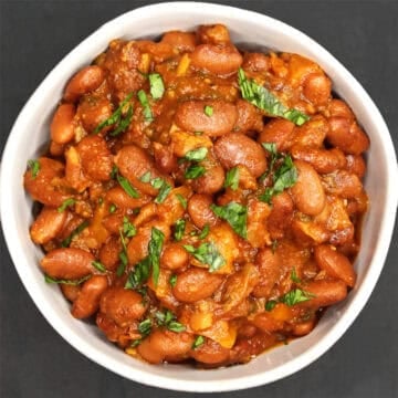 Top down photo of easy pinto beans in a bowl.