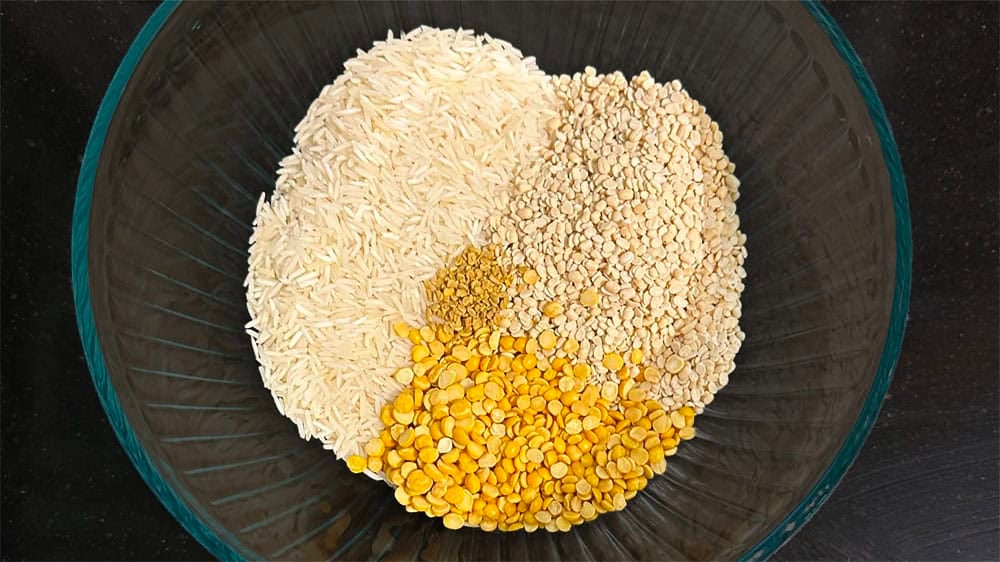 Rice, lentils and fenugreek seeds before soaking.