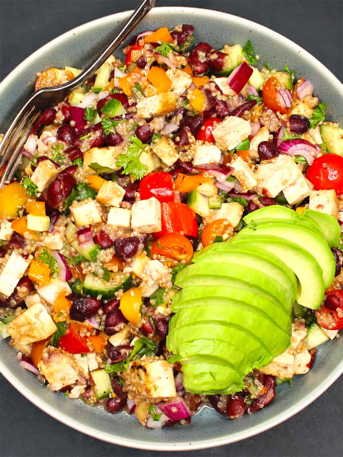 High-protein kidney bean salad with quinoa, tofu and vegetables.