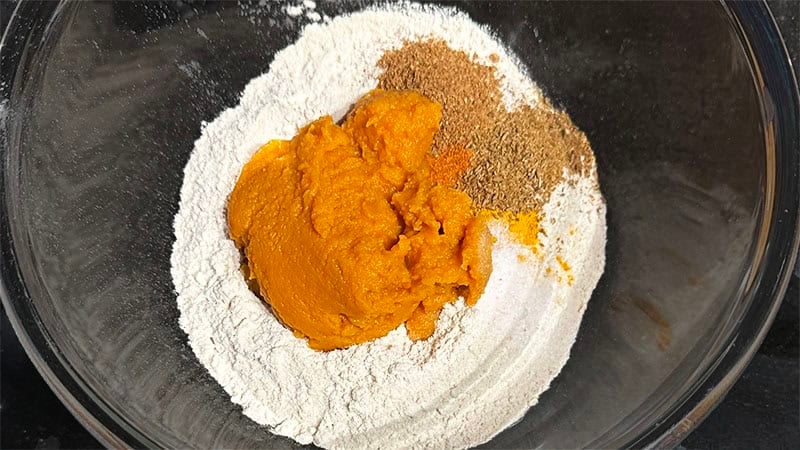 Pumpkin paratha ingredients in bowl.